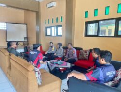 Jalin Sinergitas Bersama Perangkat Desa, Kanit Binmas dan Bhabinkamtibmas Polsek Sukahaji Sambangi Kantor Desa Nangewer