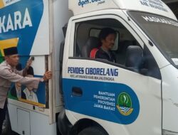 Peduli Kesulitan Warga, Kapolsek Jatiwangi secara spontan, membantu Mendorong Kendaraan yang mogok