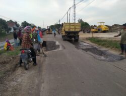 Pengerjaan Tambal Sulam Titik Kerusakan Jalan Larangan – Tugu diduga Kurangi Volume Tonase