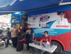 Discapil Indramayu Berikan Pelayanan Adminduk Kepada Peserta Senam Bersama