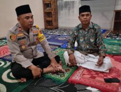 Kapolsek Palasah Silaturahmi Dengan Tokoh Agama di Desa Karamat