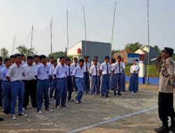 Jadi Pembina Upacara di SMK Karnas Kdp, Ps. Panit I Binmas Polsek Kdp Sampaikan Pesan Kamtibmas