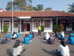 “Polisi Ada Dimana-Mana” Ps. Panit Samapta lll Polsek Cikijing Berikan Arahan Kepada Paskibraka Tingkat Kecamatan
