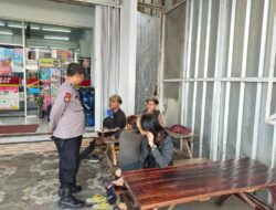 “Polisi Ada Dimana-mana” Personil Polsek Cikijing Beri Himbauan Kamtibmas Kepada Anak Punk