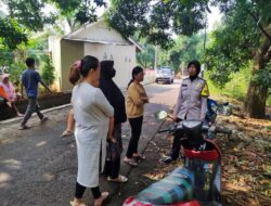 Polwan Bhabinkamtibmas Polsek Panyingkiran Sambang Desa Guna Ciptakan Kondusifitas