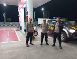 Bhabinkamtibmas Polsek Cikijing Lakukan Patroli Ke SPBU Untuk Cegah Kejahatan dan Gangguan Kamtibmas.