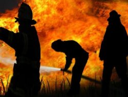 Kebakaran Hanguskan Rumah dan Gudang Penyimpanan di Pasar Setu Bekasi