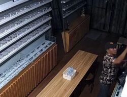 Toko Kacamata di Tangsel Dijarah Maling, Polisi Cek CCTV dan Saksi