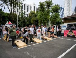 Serunya Permainan Cornhole, Cetak Poin Masukkan Karung ke Lubang