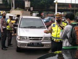 Terjaring Operasi, Kendaraan Parkir Liar di Jaksel Ditilang Polisi