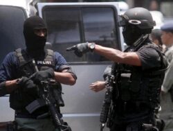Polisi Autopsi Jenazah Anggota Densus 88 Bripda IDF di RS Polri
