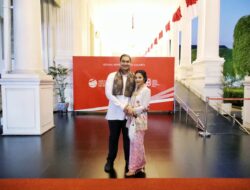 Menpora Dito Bersama Istri Hadiri Acara Istana Berkabaya