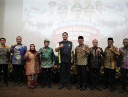 Menpora Dito Beri Anugerah Penghargaan RAD Pembangunan Kepemudaan ke 8 Kepala Daerah