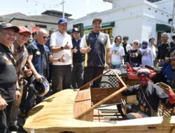 Tinjau Lomba Kereta Peti Sabun di Bandung, Menpora Dito Kagum Kreativitas Para Peserta