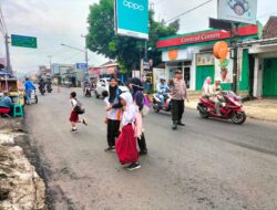 Implementasi Pelayanan Prima, Ps. Panit Samapta l Polsek Cikijing Laksanakan Gatur Lalin.