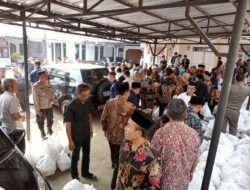 Kapolsek Cikijing Menghadiri Kegiatan Pendistribusian Bantuan Paket Sembako Kabupaten Majalengka Oleh Baznas.