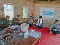 Jalin Kebersamaan & Sinergitas TNI Polri, Polsek Sukahaji, Koramil dan Tokoh Agama Makan Siang Bersama