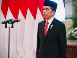 Presiden Jokowi Anugerahkan Tanda Kehormatan bagi 18 Tokoh