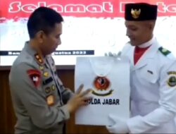 MENERIMA KUNJUNGAN PASUKAN PENGIBAR BENDERA PASUKAN PENGIBAR BENDERA PUSAKA (PASKIBRAKA) TINGKAT PROVINSI JAWA BARAT
