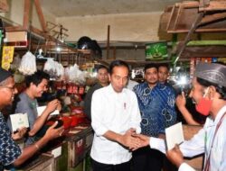 Kunjungi Pasar Sukaramai, Presiden Tinjau Kondisi dan Harga Sejumlah Komoditas Pangan