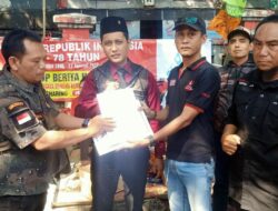 Ketua Harian DPC GRIB Jaya Majalengka, Serahkan SK Devinitif Kepada PAC Majalengka