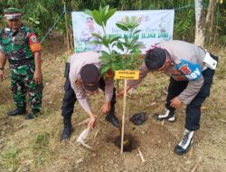 Upaya Menjaga Ekosistem, Kapolsek Palasah Gelar Penanaman Pohon Serentak di Ponpes Nurul Fajri