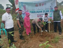 Kapolsek Cikijing Bersama Forkopimcam Laksanakan Penanaman Pohon “Polri Lestarikan Negeri Penghijauan Sejak Dini”