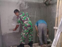 Ingin Lebih Dekat dengan Warga, Babinsa Kratonan Bantu Rehab Rumah