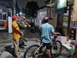 Patroli Malam Juga di Jadikan Sarana Komsos oleh Piket Koramil 03/Serengan