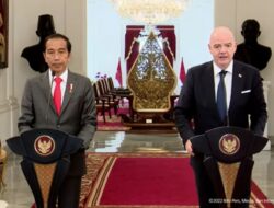 Jokowi Siap Berikan Tanda Jasa kepada Presiden FIFA Gianni Infantino