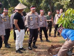 Minimalisir Polusi Udara, Polisi Tanam 800 Pohon di Depok