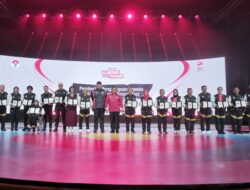 Menpora Dito Beri Penghargaan Kepada Insan Olahraga Saat Peringatan Haornas 2023