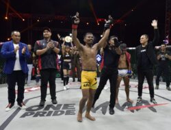 Tonton Langsung One Pride, Menpora Dito Sebut MMA Pilihan Berkarier di Dunia Olahraga