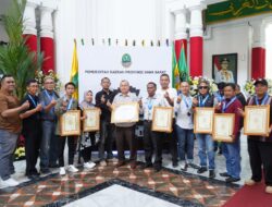 Bupati Indramayu Beserta 3 Camat dan 7 Kades Terima Penghargaan Kemenkum HAM