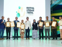 Bupati Nina Agustina Dianugerahi Tokoh Literasi Digital Award 2023 dari Gubernur Jawa Barat