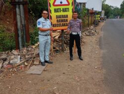 Satlantas Polres Majalengka Gelar Pemasangan Spanduk Operasi Zebra Lodaya 2023 untuk Meningkatkan Kesadaran Berlalu Lintas