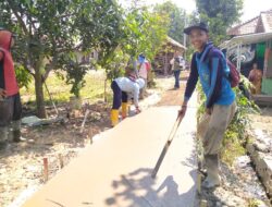 Perbaiki Gang, Kuwu Mulyasari Bangun Rabat Beton Menggunakan Dana Desa