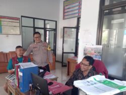 Bhabinkamtibmas Desa Salagedang Jalin Komunikasi dengan Aparatur Pemerintahan Desa dalam Silaturahmi Rutin