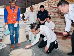 Presiden Jokowi Tinjau Ketersediaan Stok CBP di Gudang Bulog