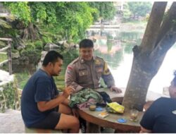 Bhabinkamtibmas Polsek Sindangwangi Sambangi Warga yang Ngopi di Obyek Wisata Talaga Herang