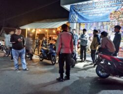 Personil Polsek Cikijing Berikan Imbauan Kepada Anak Muda Yang Nongkrong Hingga Larut Malam