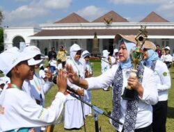 Ibu Iriana dan Anggota OASE KIM Ajak Para Pelajar Bermain Permainan Tradisional Hingga Cerdas Cermat