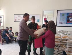 Sinergitas TNI-Polri: Bhabinkamtibmas dan Babinsa Monitor Pembagian Bantuan Pangan di Majalengka