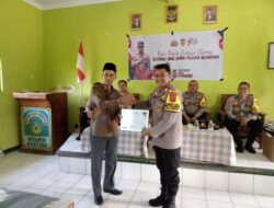Kapolsek Cikijing Memimpin Pendistribusian Buku di MTs PUI Kasturi: “Polri Peduli Budaya Literasi Sampai ke Pelosok Negeri”