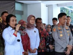 Penyerahan Bayi Tertukar Kepada Orang Tua Biologisnya Digelar Polres Bogor,Sangat Penuh Haru