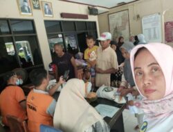 Pemdes Jatisura Bersama PT POS Indonesia Cabang Jatiwangi, Bagikan Bantuan Beras 10 kg