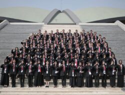 Kunjungi Gedung DPR RI, Peserta PKPMN Angkatan IV 2023 Dibekali Ilmu Kehumasan dan Antusias Foto Bersama