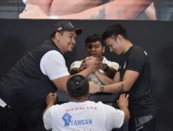 Tinjau Idea Fest 2023, Menpora Dito Adu Panco dan Saksikan Balapan Virtual