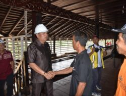 Komisi V Tinjau Renovasi Rumah Betang Lunsa Hilir di Kabupaten Kapuas Hulu