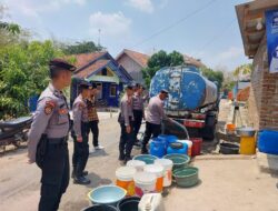 Polres Majalengka Berbagi Air Bersih di Desa Cipaku dalam Peringatan HUT Humas Polri ke-72